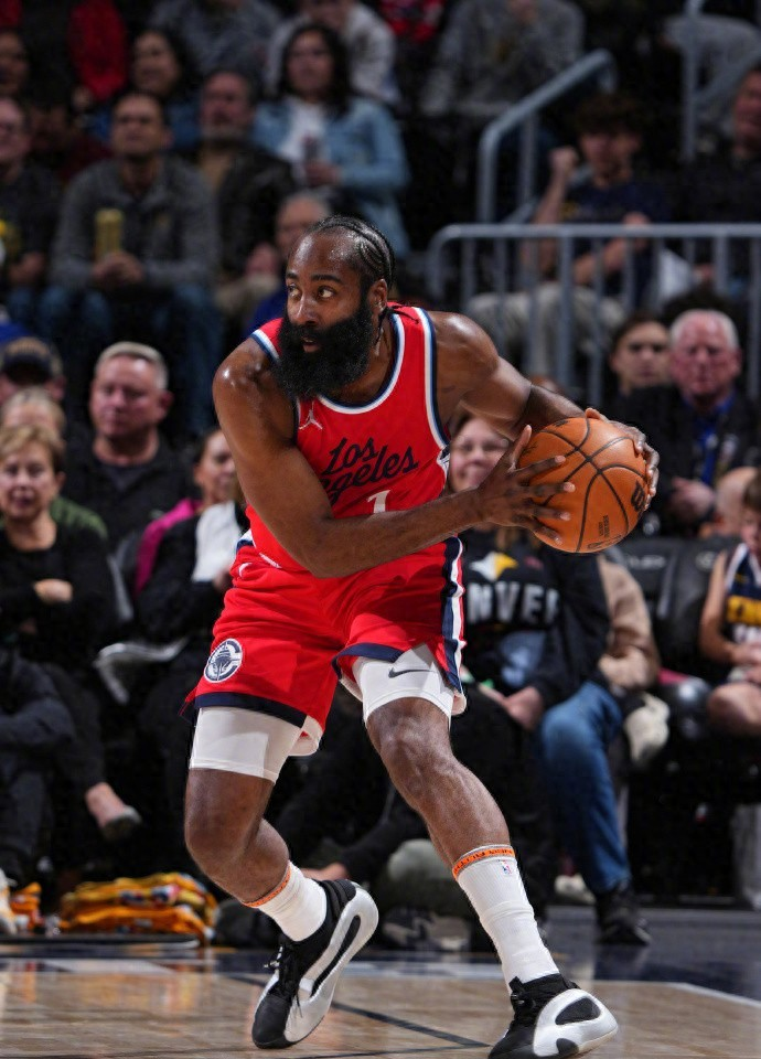 风云突变！洛杉矶快船赛前完成体检，足总杯版图或变，赛场秩序良好，球探报告显示潜力的简单介绍